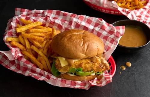 CHEESE CHİCKEN BURGER