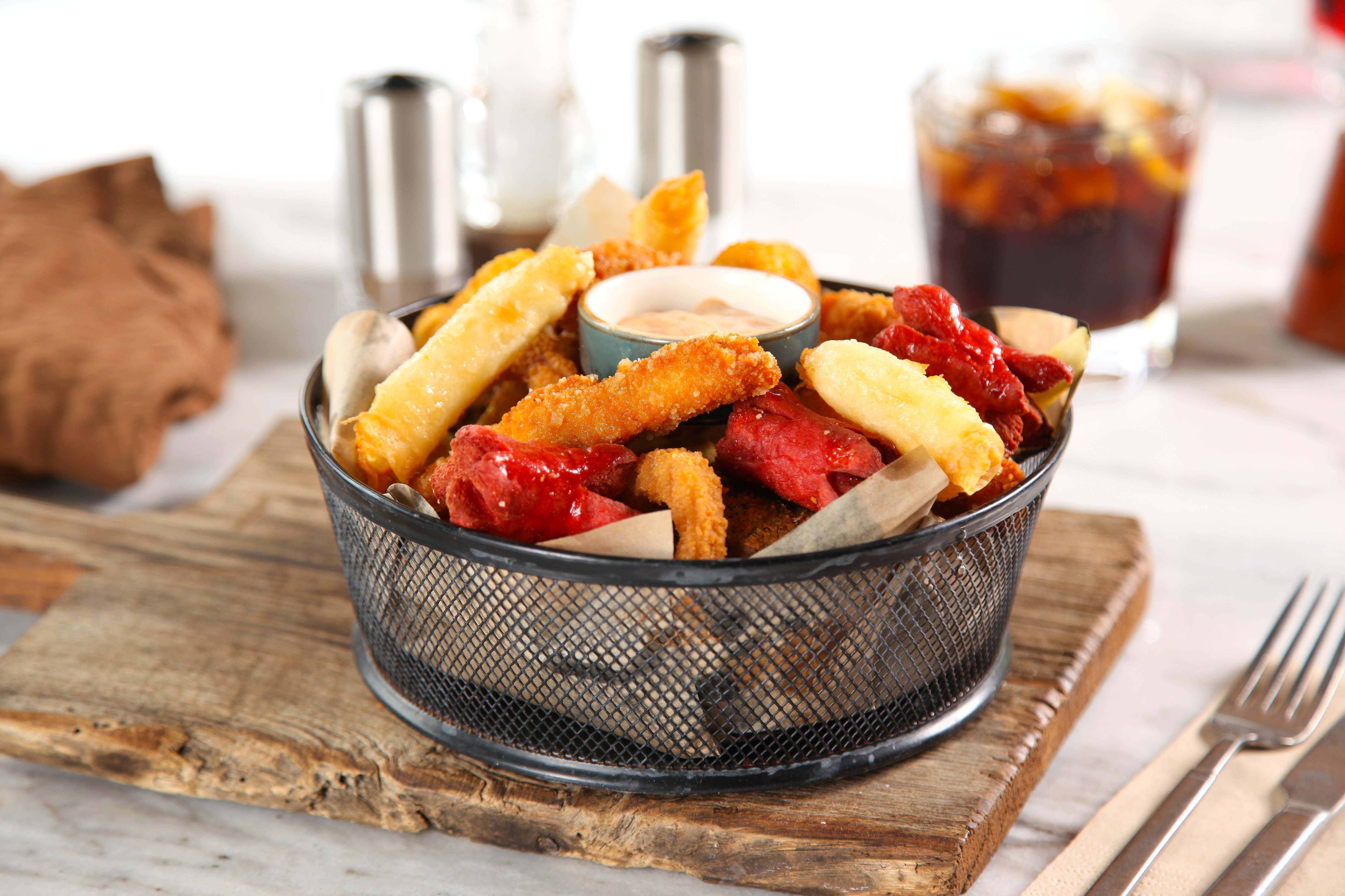 KÜÇÜK BİR BASKET ATIŞTIRMALIK TABAĞI