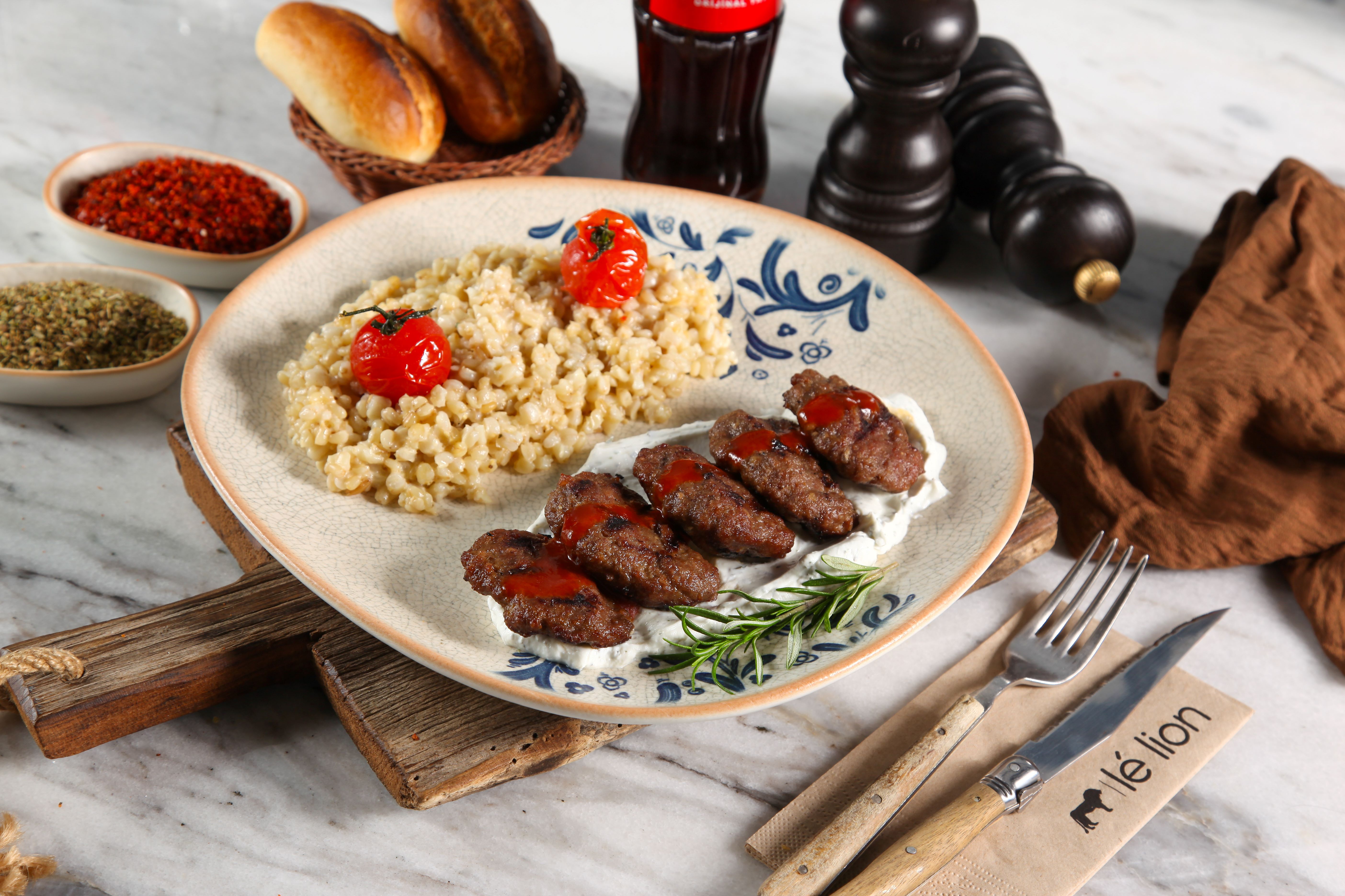 KUSKUSLU YUNAN KÖFTESİ