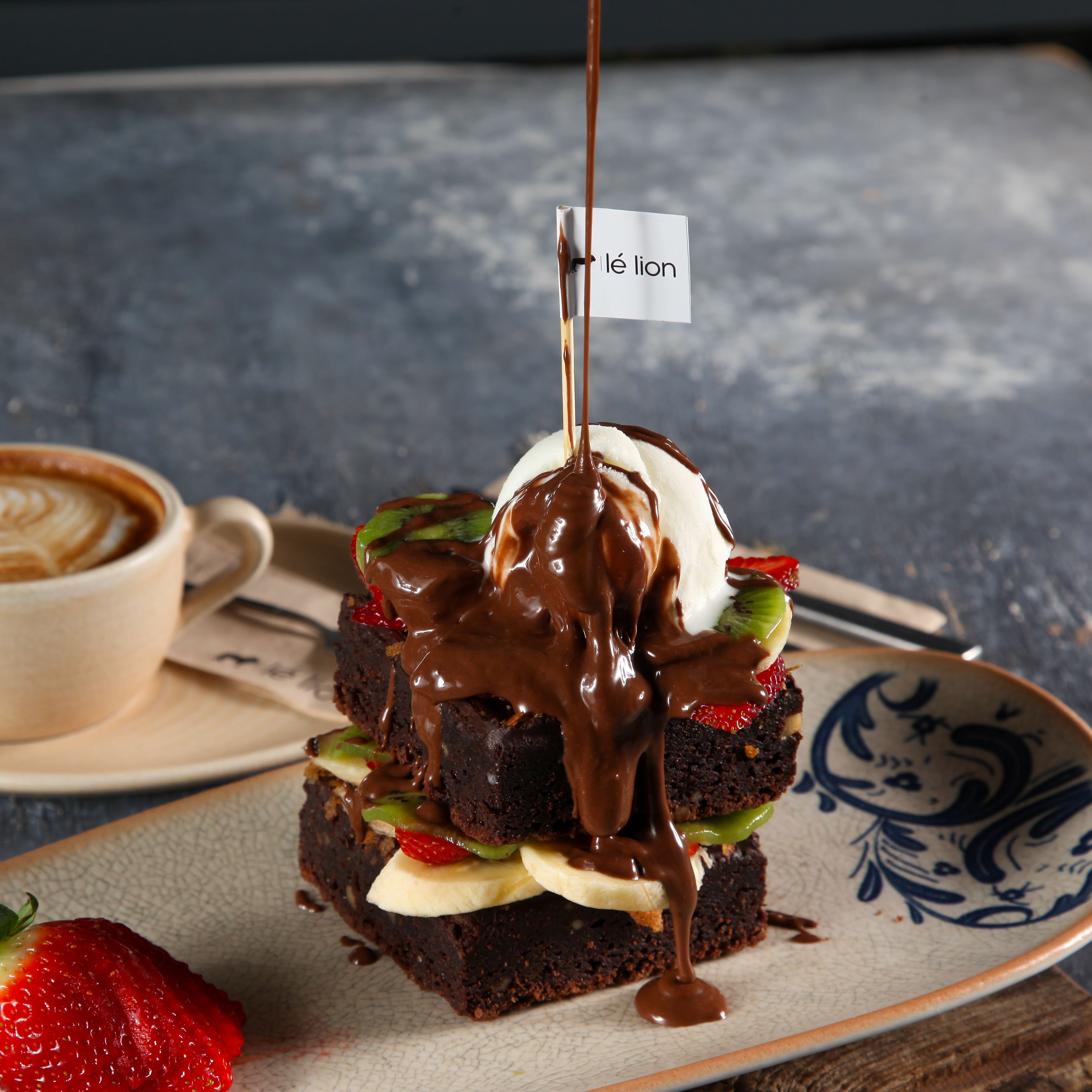 MEYVELİ BROWNİ KULE